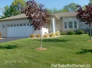 926 Carriage Ln, Chaska, MN 55318