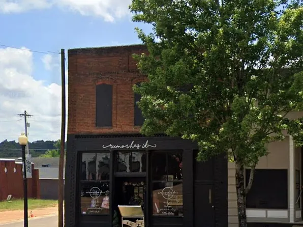 116 W Court Ave, Selmer, TN 38375