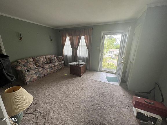 3rd image of 1005 Farragut Ave