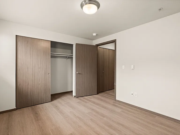 1 Bed 1 Bath with Den - 825 Sq Ft 1 Bed 1 Bath with Den - 825 Sq Ft