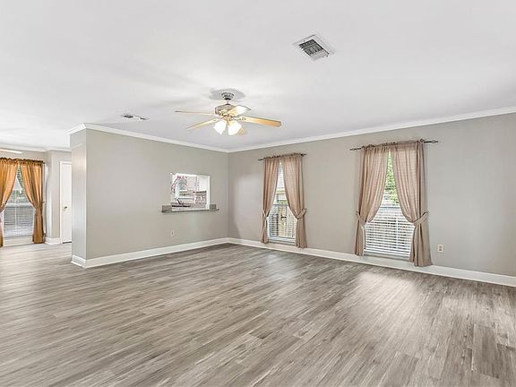 4th image of 1740 Caroline St