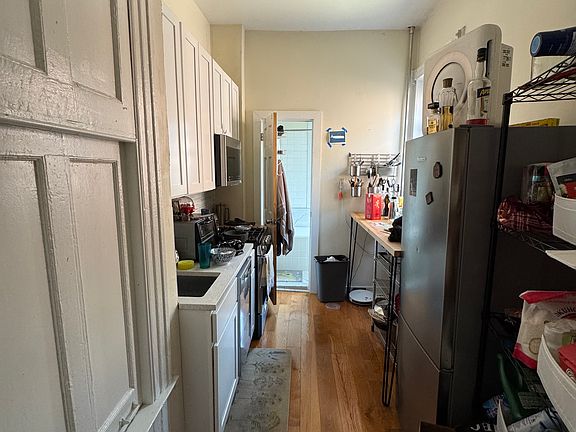 4th image of 194 Court St APT 8