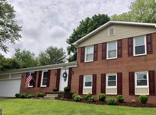 205 Country Club Dr SW, Leesburg, VA 20175
