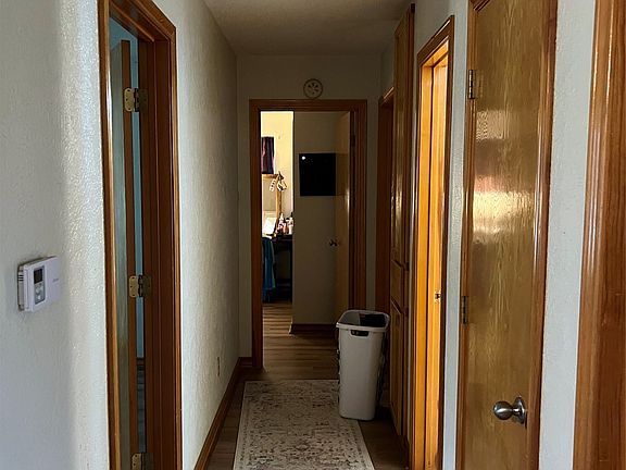 4th image of 501 Spring Meadow St