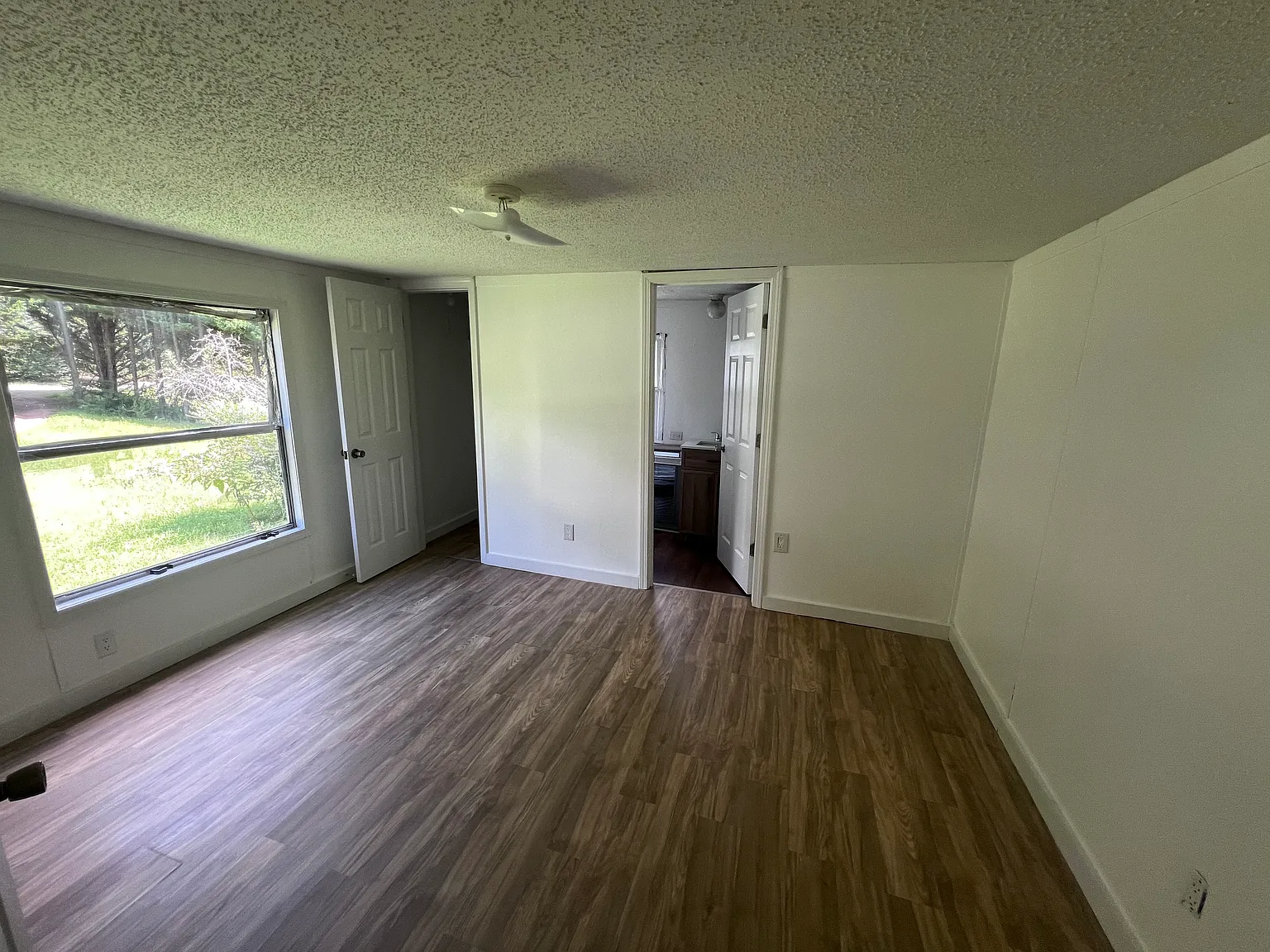 3 bed, 891 sqft, $800 — Photo 4