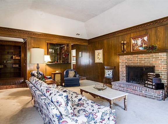 3rd image of 1107 Green Valley Ln