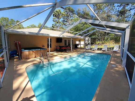 4th image of 7850 N Vivian Way