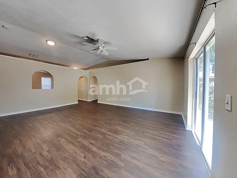 1625 Hudderfield Cir — Photo 5