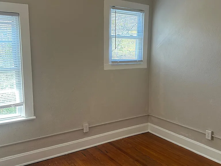 240 E New Hampshire Ave — Photo 31