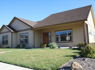 608 Barton Rd, Eagle Pt, OR 97524