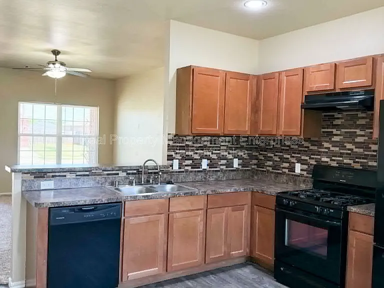 13229 Bridgewater Dr — Photo 7