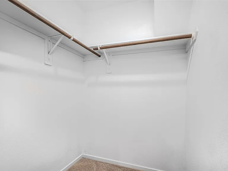 21458 Carosella Dr — Photo 35