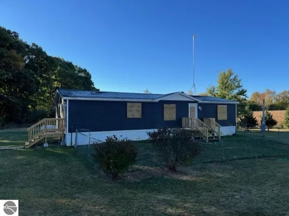 6902 Stedman Rd, Fenwick, MI 48834