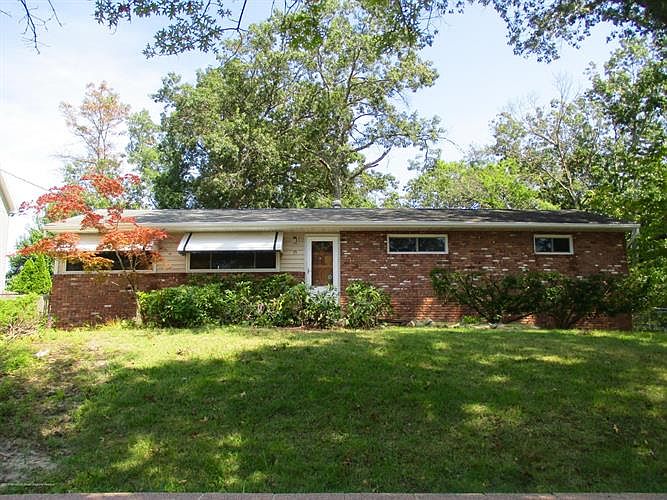 1st image of 13 Darye Ct