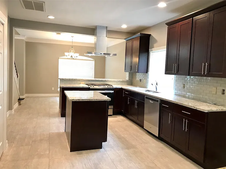 5722 Fort Sumter Ln — Photo 3