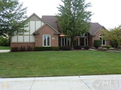 2225 Queensberry Ln, Shelby Township, MI, 48316
