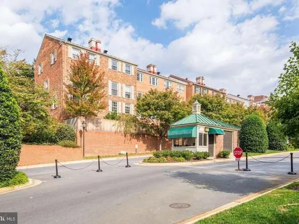 3205 Sutton Pl NW APT D, Washington, DC 20016