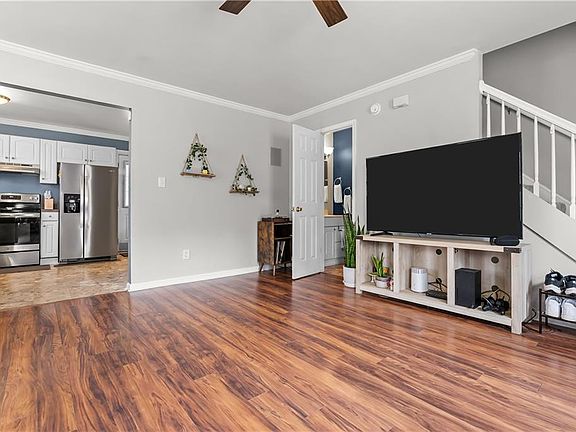 5th image of 1323 Oleander Ave