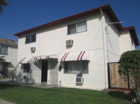 Apt 908 Edith, 908B
