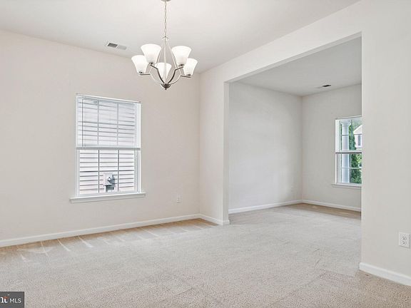 5th image of 5875 Pilmour Dr