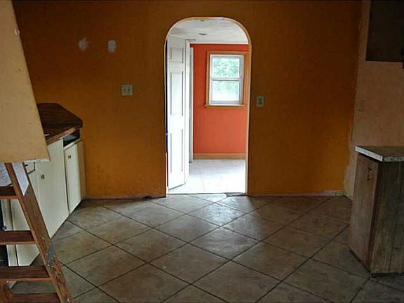 5th image of 18019 Line Pine Rd