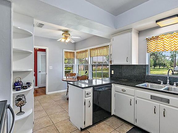 5th image of 556 Broward Rd