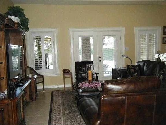 5th image of 3014 Chaucer Dr