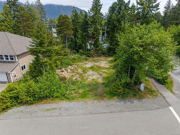 2nd image of 948 Hardy Pl