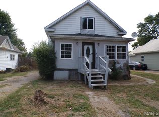 709 1st St, Gillespie, IL 62033