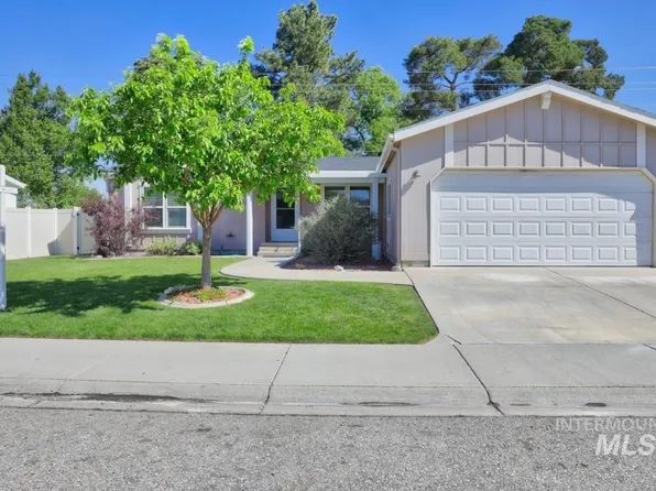 820 Independence Ln, Emmett, ID 83617