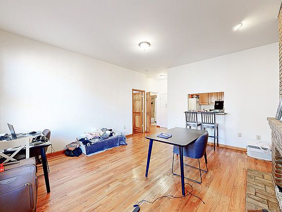 4th image of 38 W 74th St APT 3A