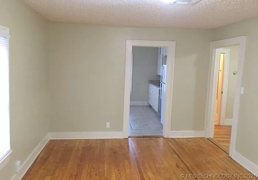 3 bed, 1.0 bath, 900 sqft, $1,275 — Photo 2