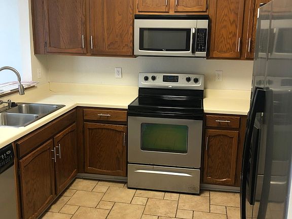 3rd image of 343 Bridgewater Dr