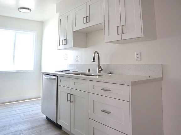5th image of 1740 N Harvard Blvd APT 209