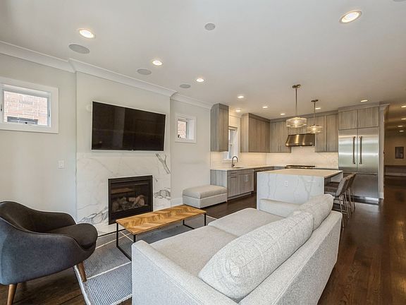 4th image of 2018 W Le Moyne St Unit 2W