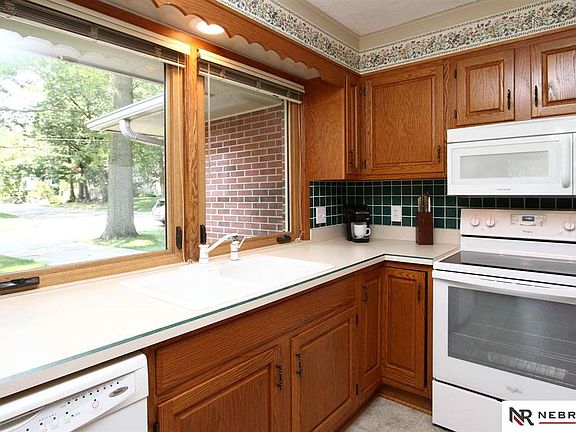 5th image of 3236 Van Dorn St