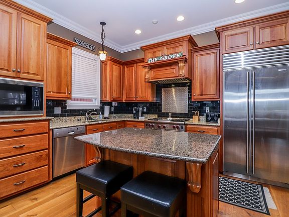 3rd image of 631 Bickerstaff Ln