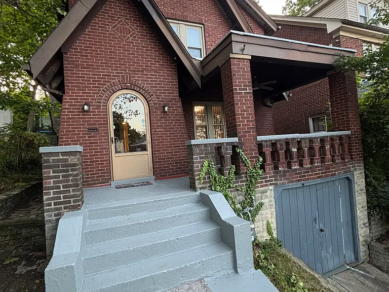 1204 Fallowfield Ave — Photo 3
