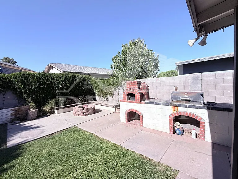 306 E Houston Ave — Photo 26