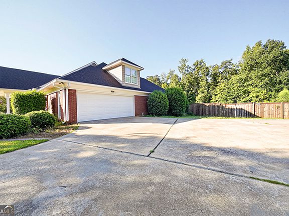 3rd image of 47 Ellerslie Ct