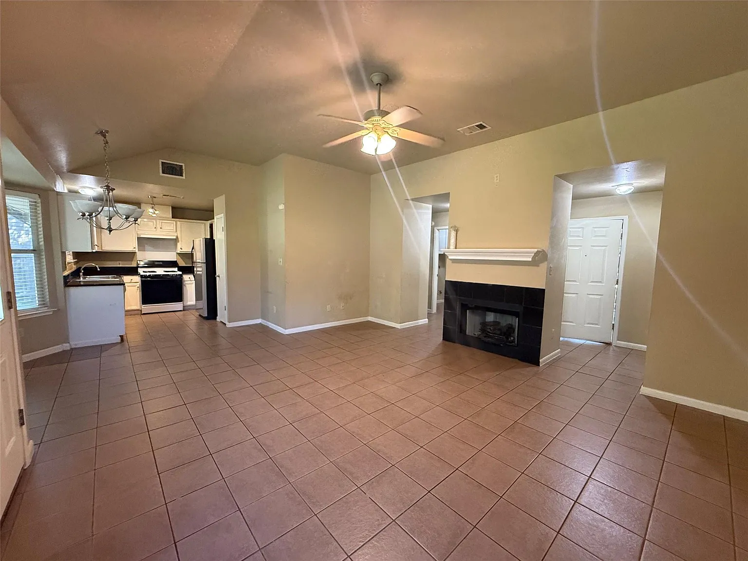 3 bed, 2.0 bath, 1232 sqft, $1,850 — Photo 4