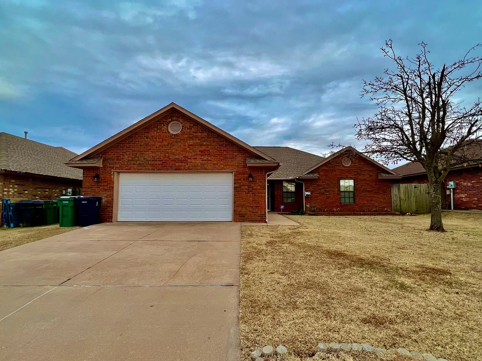 4 bed, 2000 sqft, $1,800 — Photo 1