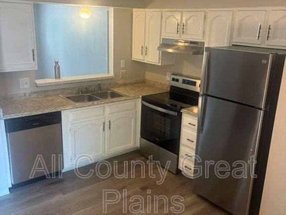 2nd image of 609 S Lakehurst Dr APT B