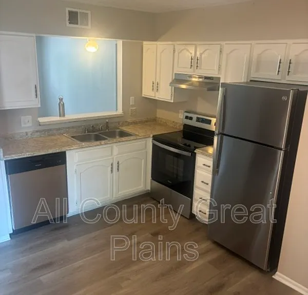609 S Lakehurst Dr #B — Photo 2