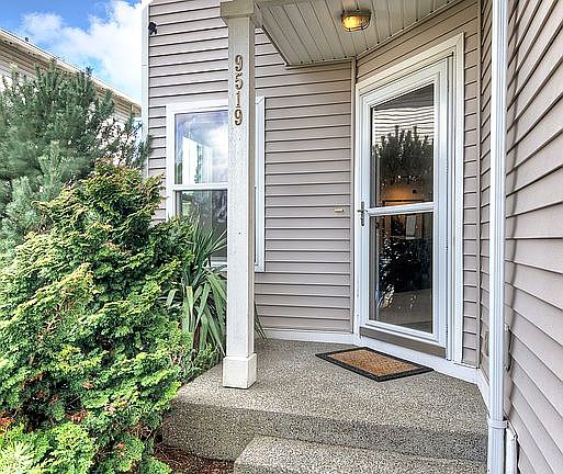 3rd image of 9519 Country Hollow Dr E