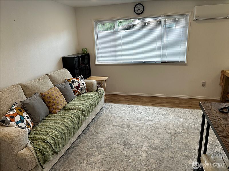 4th image of 2806 Garden Court #D