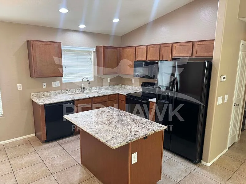 3 bed, 2.0 bath, 1464 sqft, $1,750 — Photo 4
