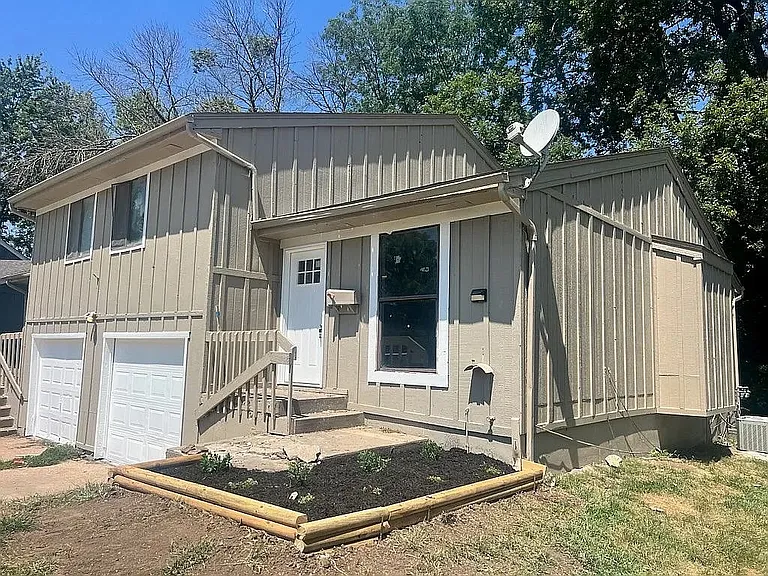 8456 Lane Dr — Photo 2