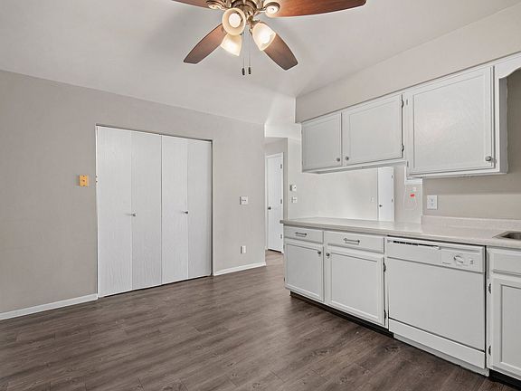 3rd image of 10-41 Fountain Cir #E48ce6edf