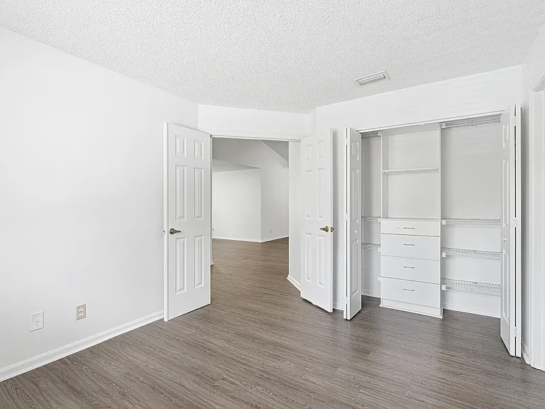 5530 Coach House Cir — Photo 17